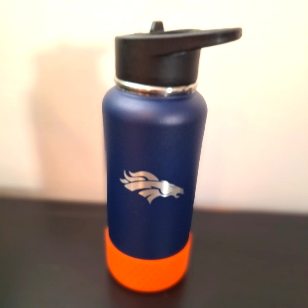 BRONCOS "NEW" never used insulated Hot/Cold water bottle